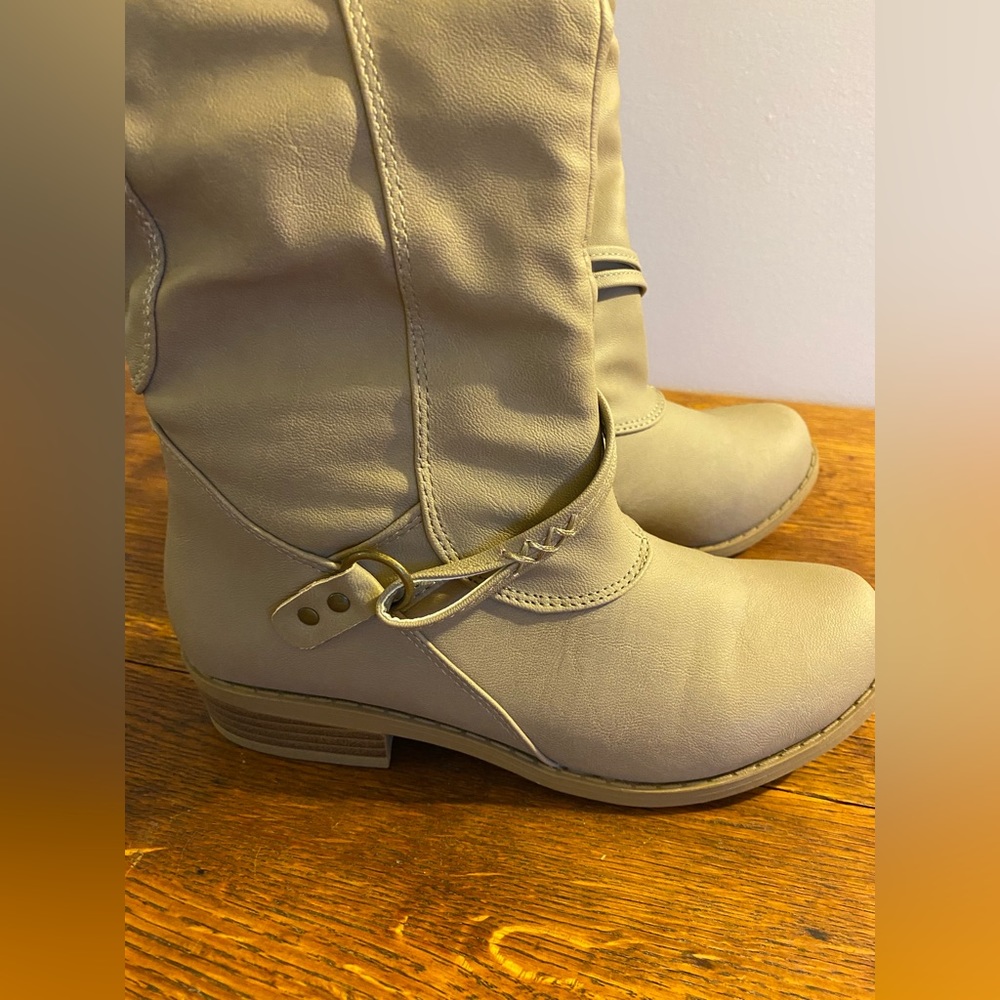 Tan Boots - Picture 2 of 5